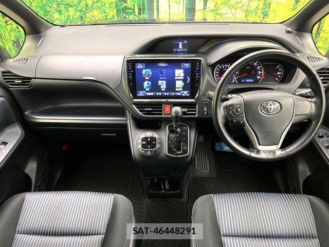 Toyota VOXY 2014-06 8076090-1