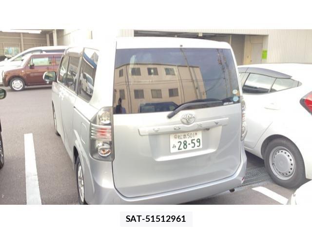 Toyota VOXY 2010-02 8076103-1