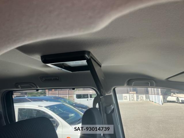 Toyota VOXY 2017-11 8075347-9