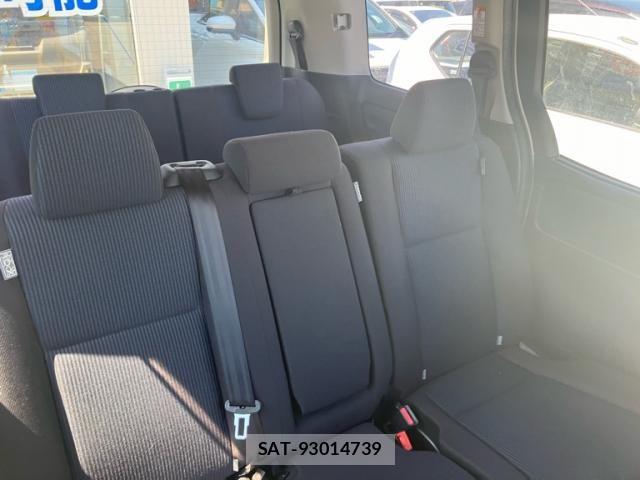 Toyota VOXY 2017-11 8075347-10