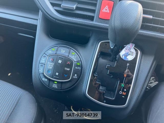 Toyota VOXY 2017-11 8075347-14