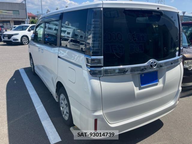 Toyota VOXY 2017-11 8075347-2