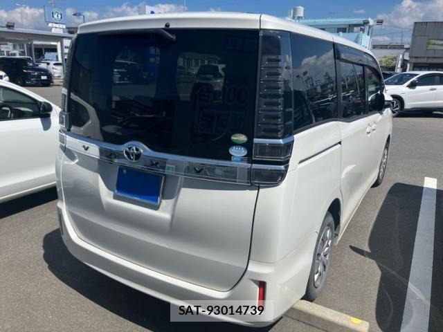 Toyota VOXY 2017-11 8075347-3