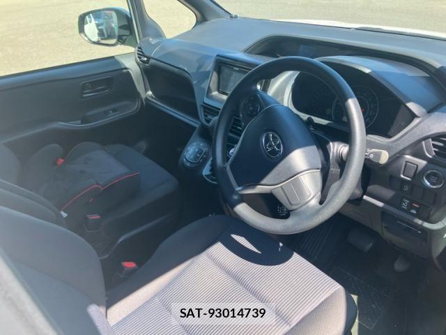 Toyota VOXY 2017-11 8075347-7