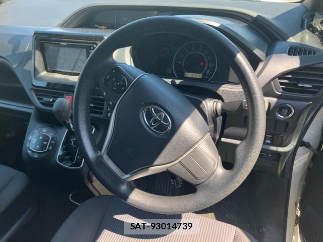Toyota VOXY 2017-11 8075347-8