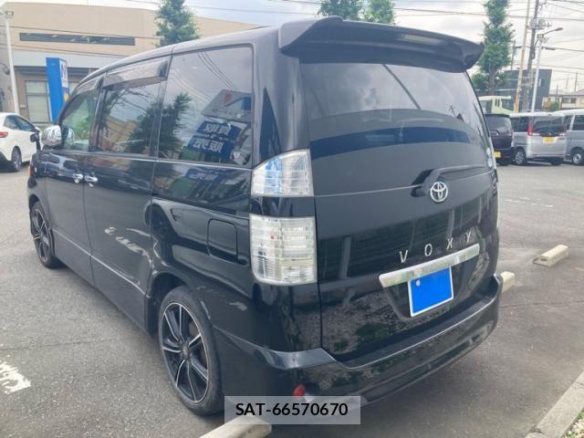 Toyota VOXY 2006-03 8076099-3