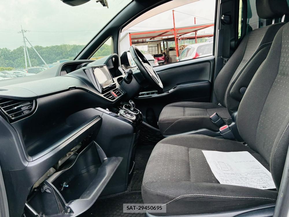 Toyota VOXY 2018-10 7952456-10