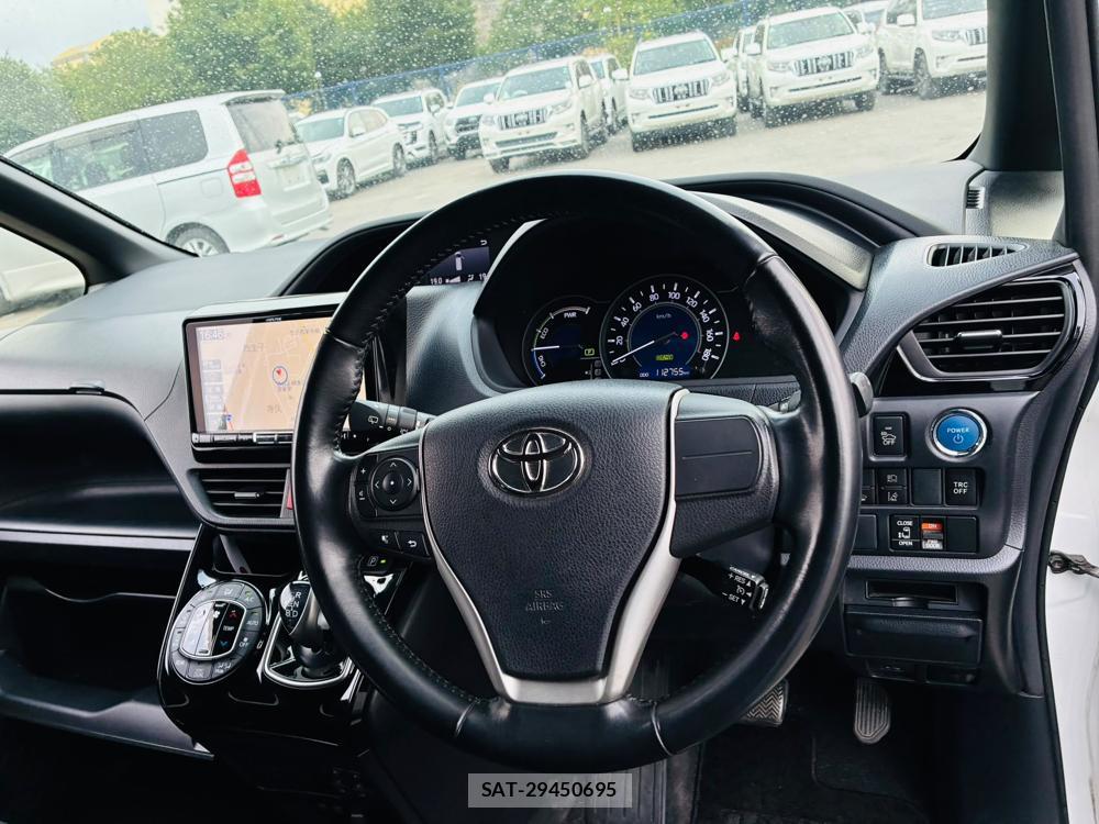 Toyota VOXY 2018-10 7952456-14