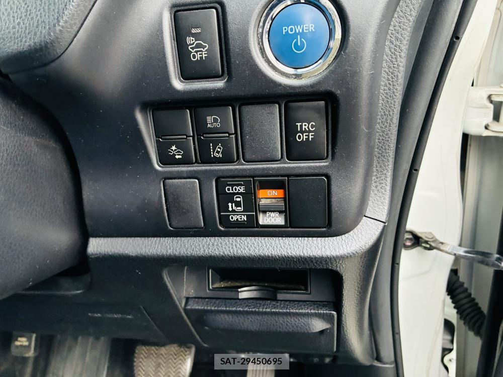 Toyota VOXY 2018-10 7952456-16