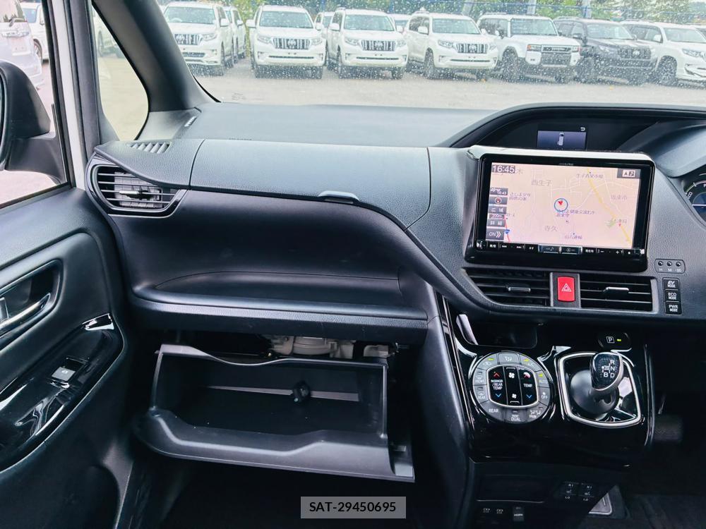Toyota VOXY 2018-10 7952456-17