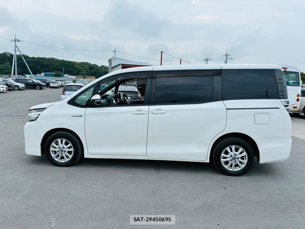 Toyota VOXY 2018-10 7952456-1