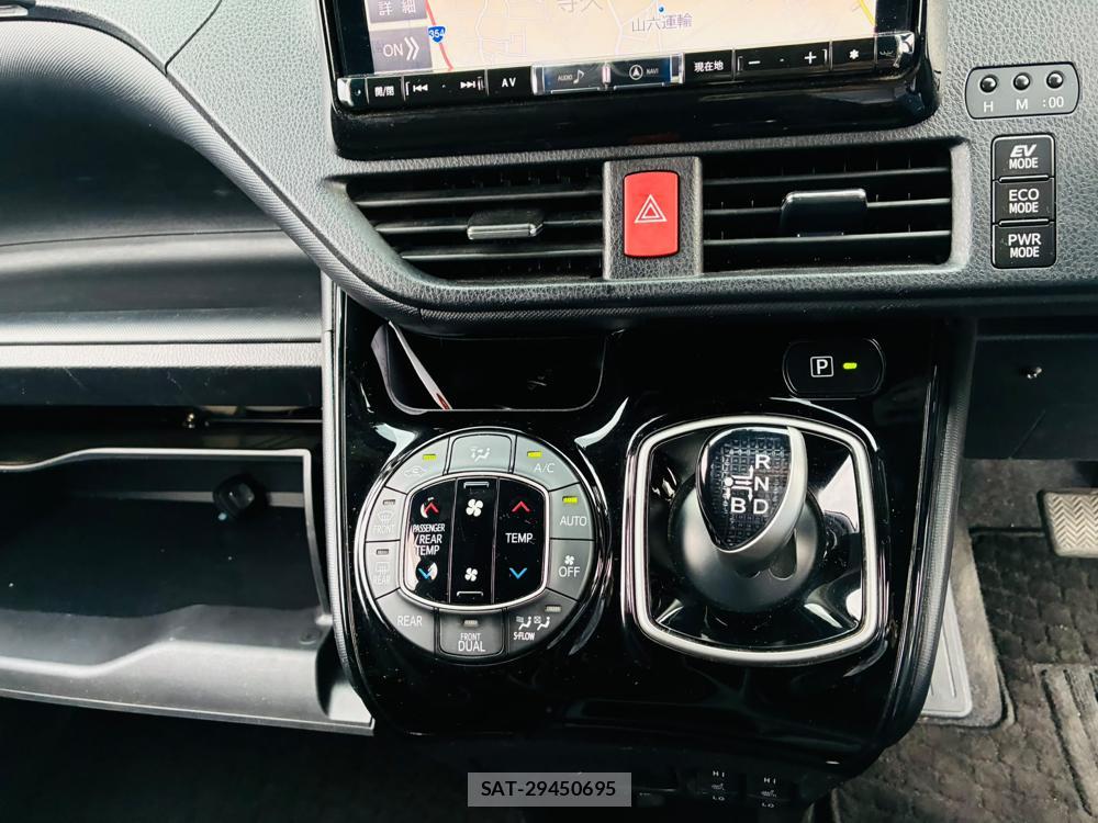 Toyota VOXY 2018-10 7952456-19