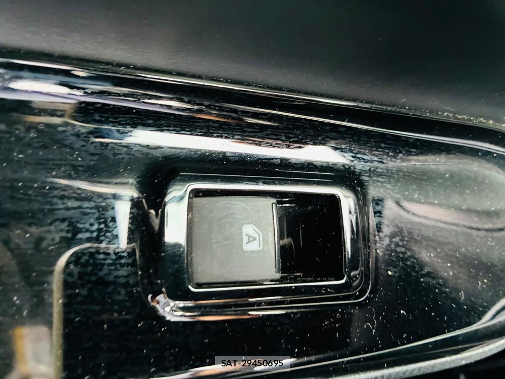 Toyota VOXY 2018-10 7952456-23