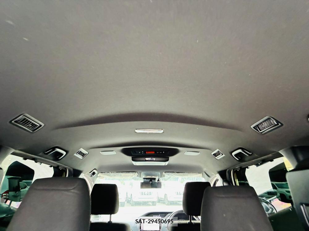 Toyota VOXY 2018-10 7952456-24