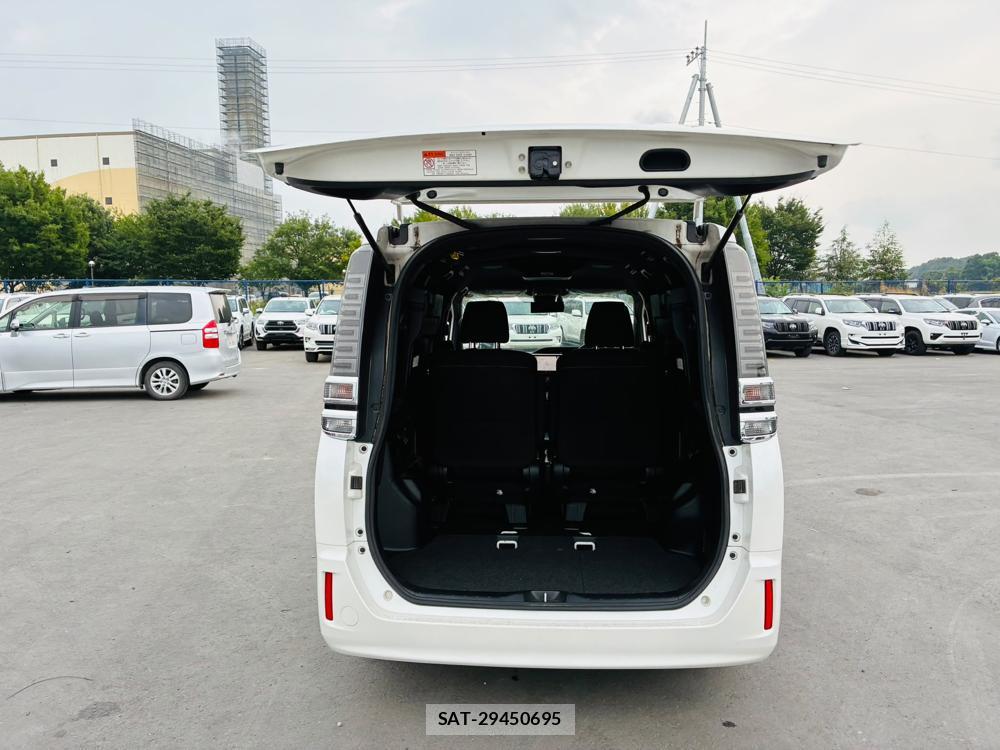 Toyota VOXY 2018-10 7952456-26