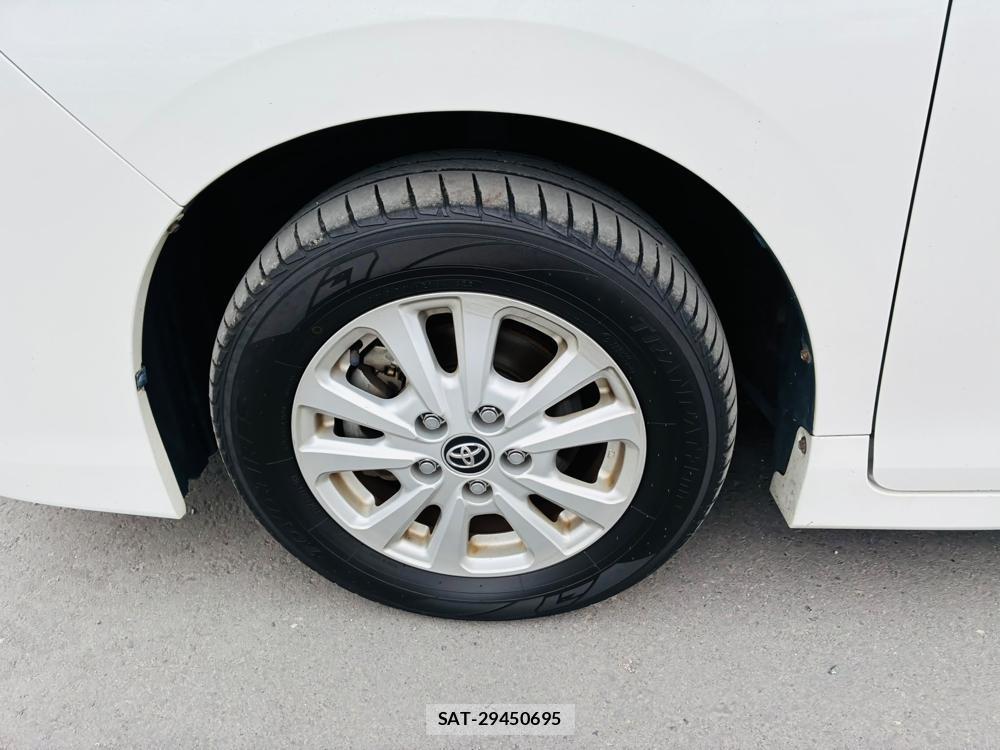 Toyota VOXY 2018-10 7952456-29