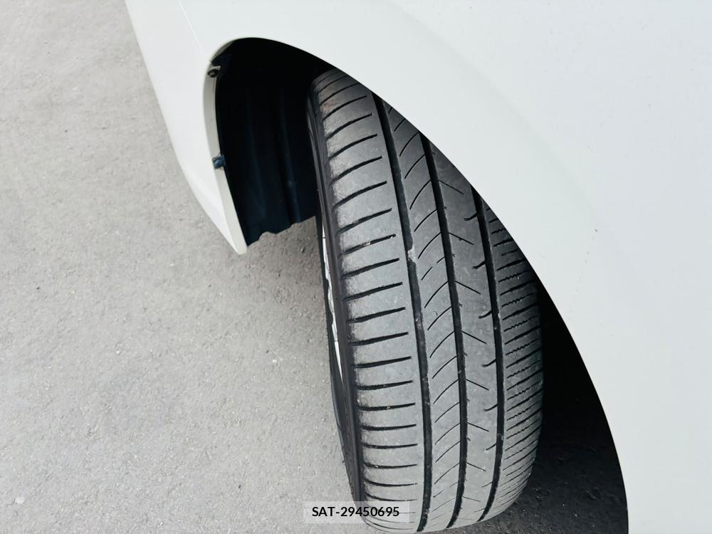 Toyota VOXY 2018-10 7952456-31