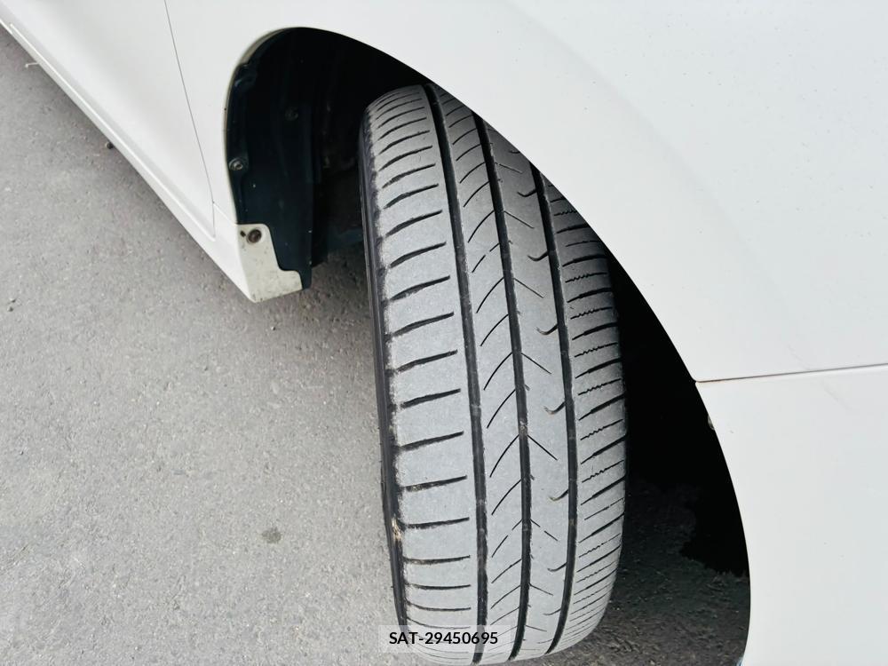 Toyota VOXY 2018-10 7952456-32
