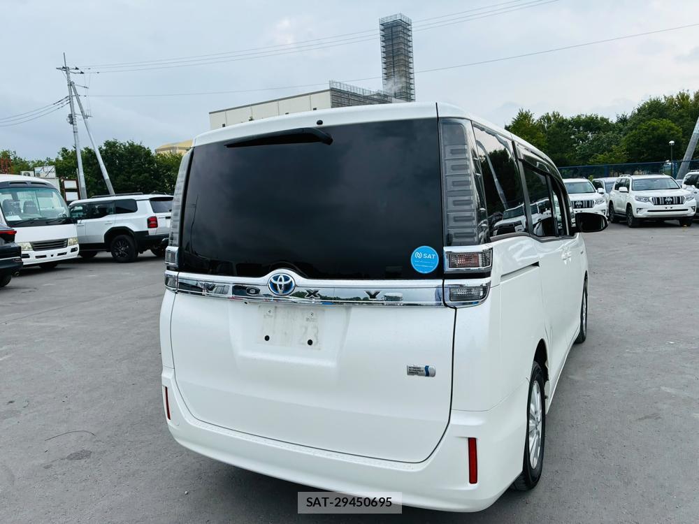 Toyota VOXY 2018-10 7952456-4