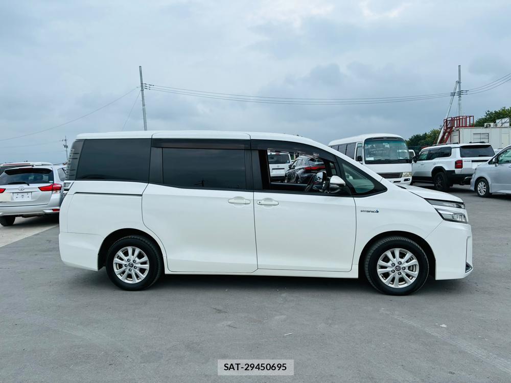 Toyota VOXY 2018-10 7952456-5