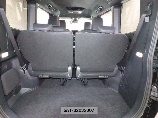 Toyota VOXY 2023-07 8076077-11