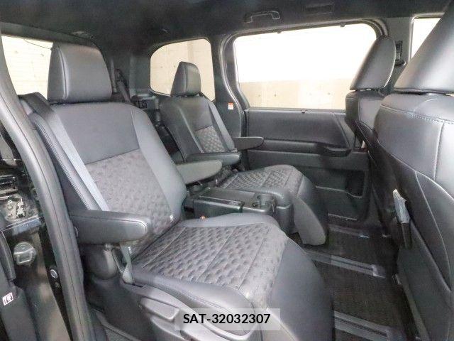 Toyota VOXY 2023-07 8076077-4