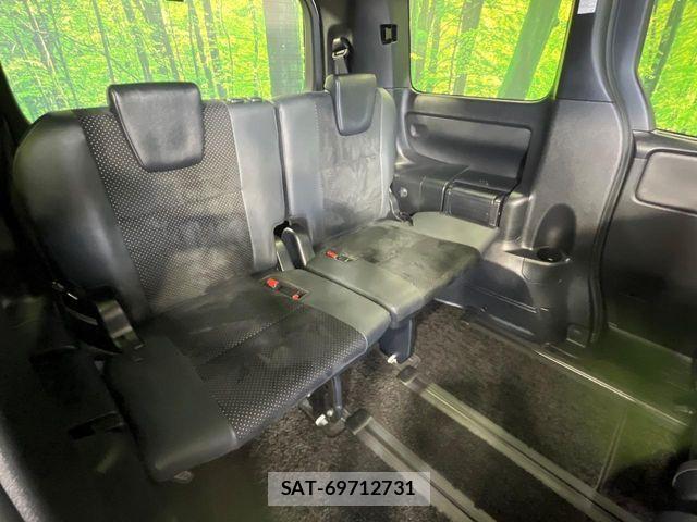 Toyota VOXY 2021-05 8076084-9