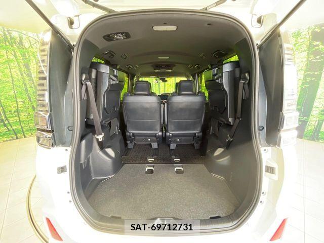 Toyota VOXY 2021-05 8076084-10