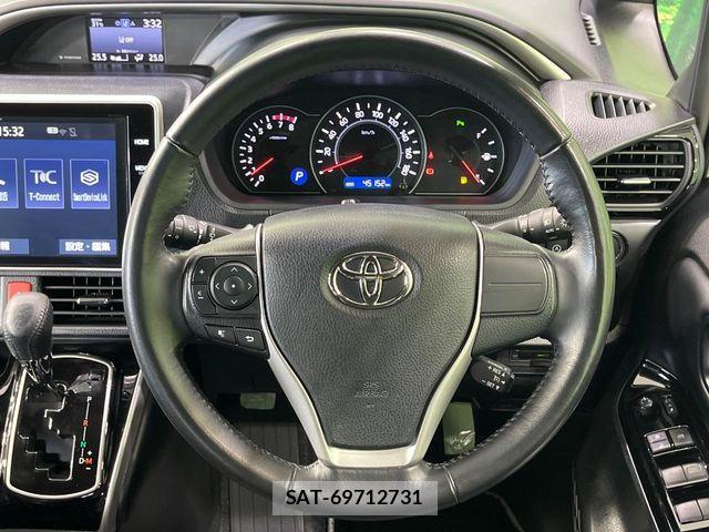 Toyota VOXY 2021-05 8076084-11