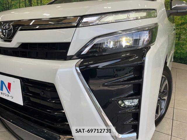 Toyota VOXY 2021-05 8076084-12