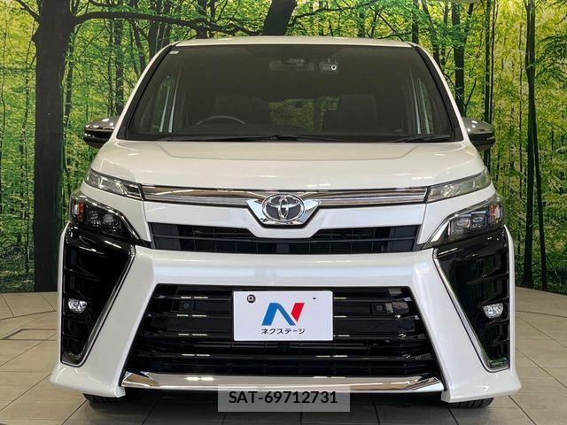 Toyota VOXY 2021-05 8076084-14