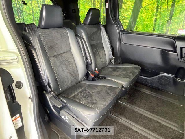 Toyota VOXY 2021-05 8076084-8