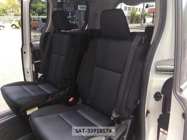 Toyota VOXY 2014-05 8076093-12