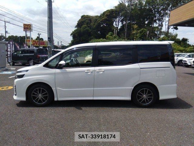 Toyota VOXY 2014-05 8076093-15