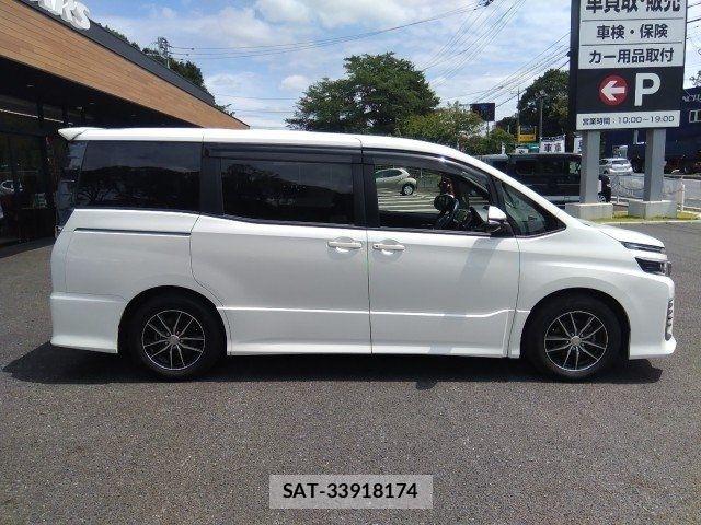 Toyota VOXY 2014-05 8076093-16