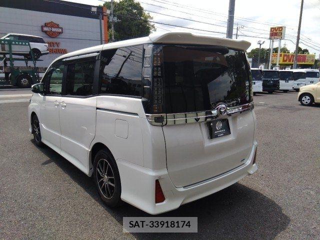 Toyota VOXY 2014-05 8076093-17
