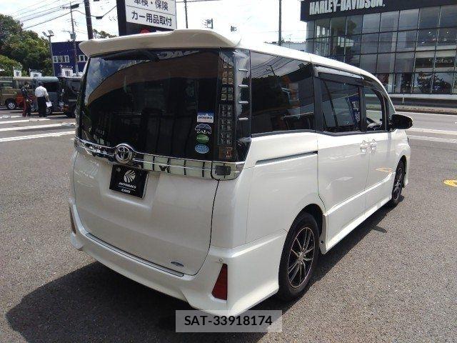 Toyota VOXY 2014-05 8076093-18