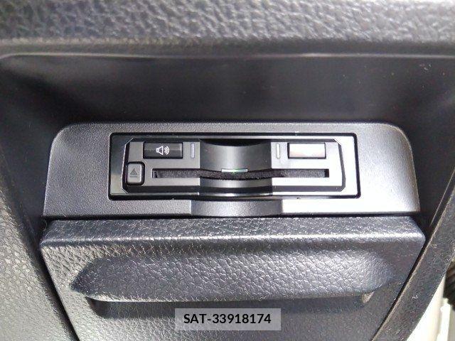 Toyota VOXY 2014-05 8076093-26