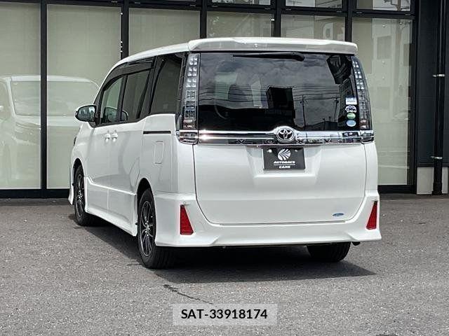 Toyota VOXY 2014-05 8076093-2