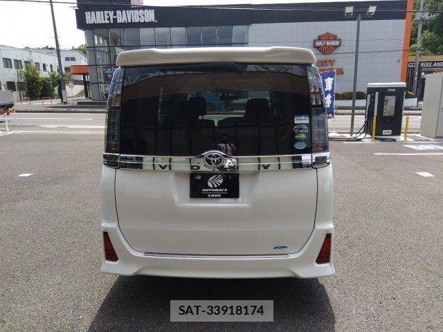 Toyota VOXY 2014-05 8076093-4