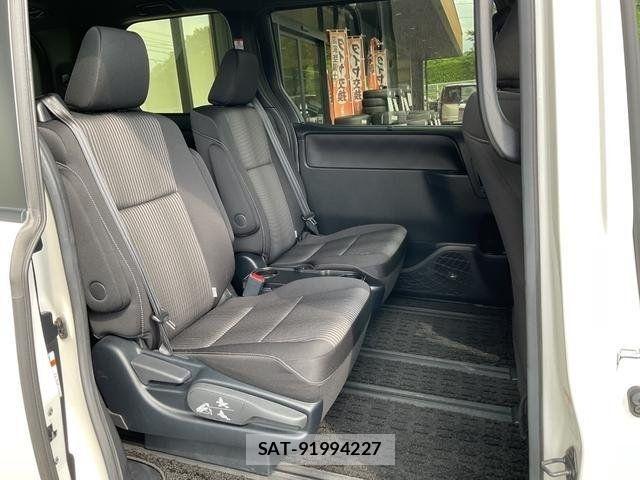 Toyota VOXY 2020-01 8076083-9