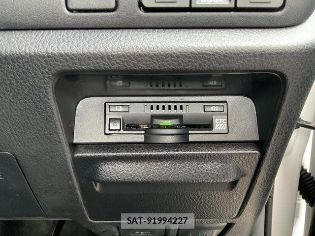 Toyota VOXY 2020-01 8076083-17