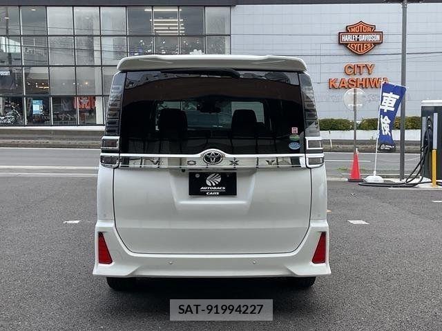 Toyota VOXY 2020-01 8076083-20