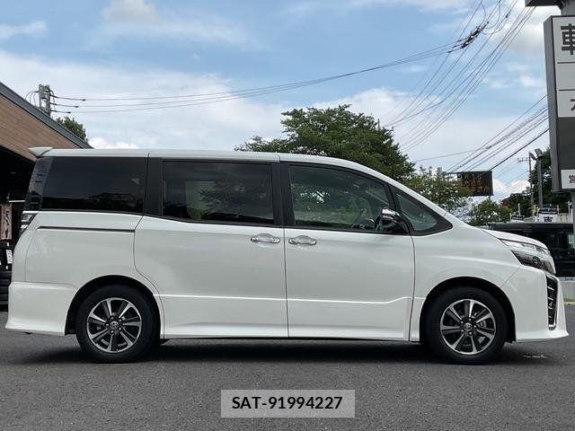 Toyota VOXY 2020-01 8076083-2
