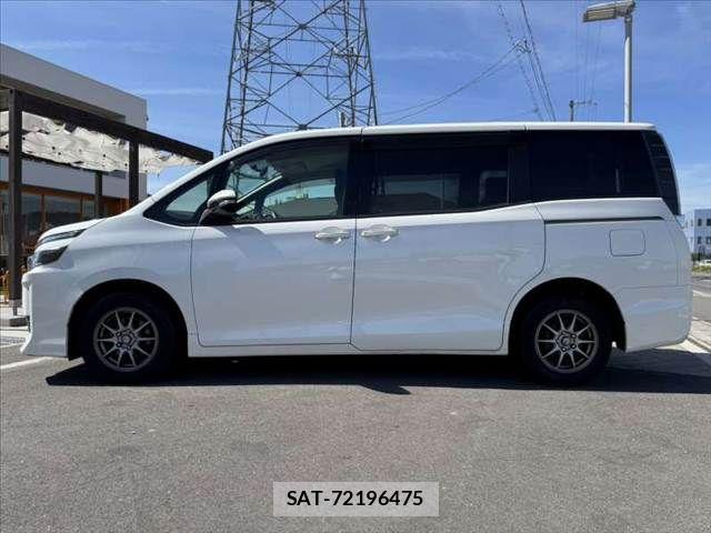 Toyota VOXY 2016-07 8075372-10
