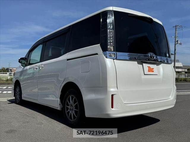 Toyota VOXY 2016-07 8075372-12