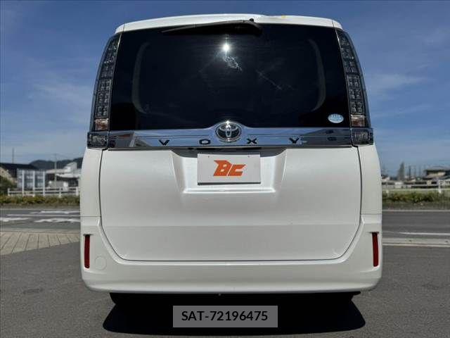 Toyota VOXY 2016-07 8075372-13