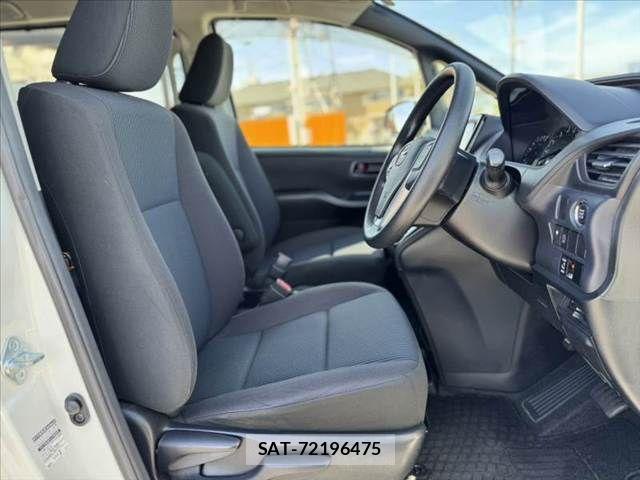Toyota VOXY 2016-07 8075372-15