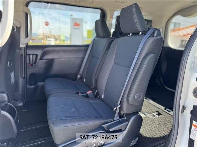 Toyota VOXY 2016-07 8075372-17