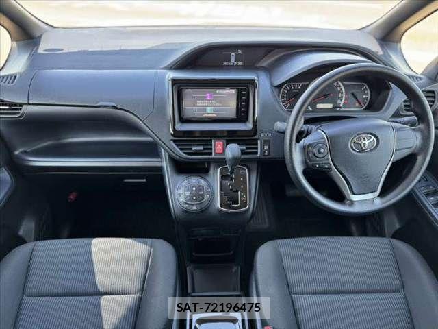 Toyota VOXY 2016-07 8075372-1